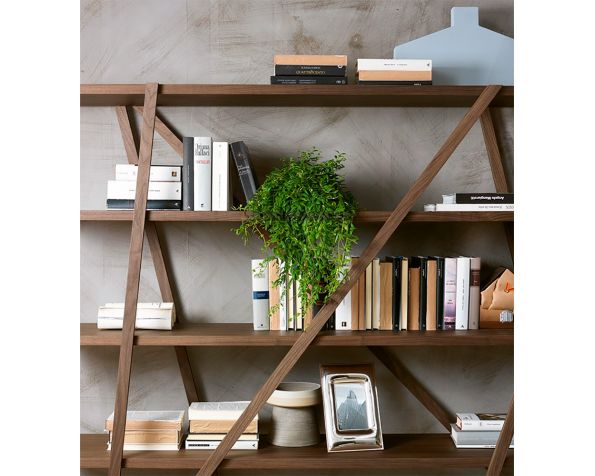 Tres bookcase