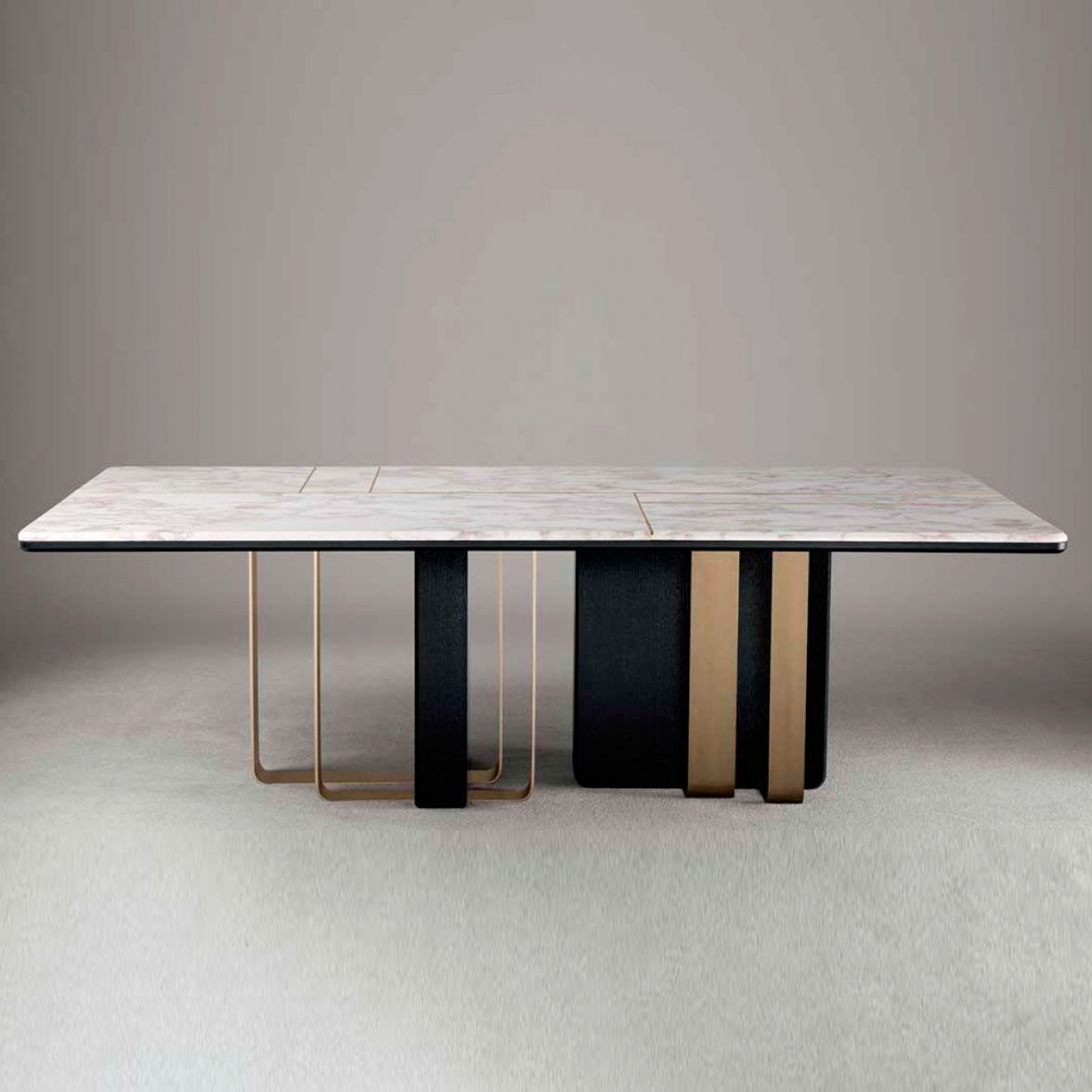 Saint dining table