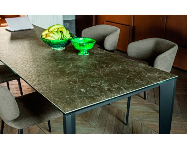 Blade Extendable Table